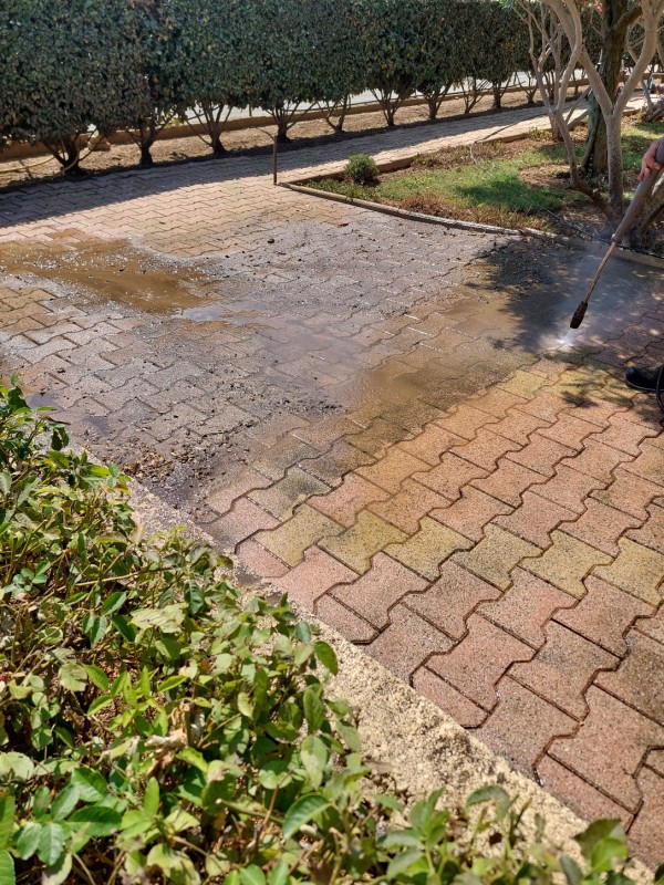 Nettoyage de terrasses (béton, carrelage, pierre naturelle, dalle, pavé) à Manosque et alentours