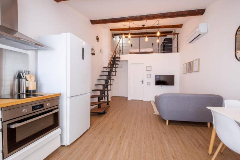 Loft moderne et lumineux refait à neuf situé en plein centre de Manosque