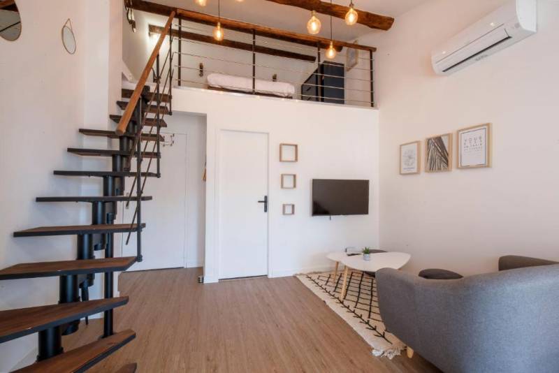 Loft moderne et lumineux refait à neuf situé en plein centre de Manosque