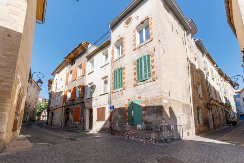 Loft moderne et lumineux refait à neuf situé en plein centre de Manosque