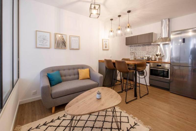 Superbe studio entièrement équipé avec terrasse situé au centre ville de Manosque