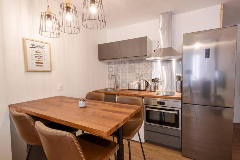 Superbe studio entièrement équipé avec terrasse situé au centre ville de Manosque