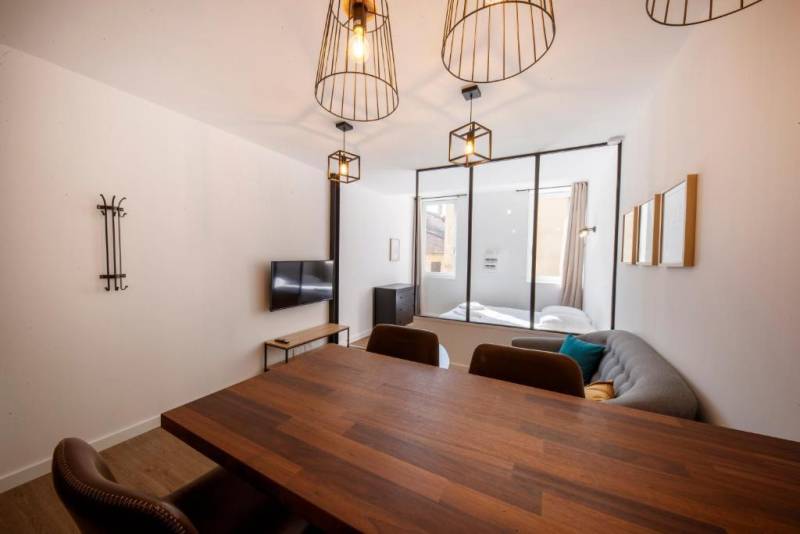 Superbe studio entièrement équipé avec terrasse situé au centre ville de Manosque