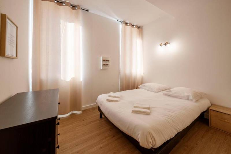 Superbe studio entièrement équipé avec terrasse situé au centre ville de Manosque