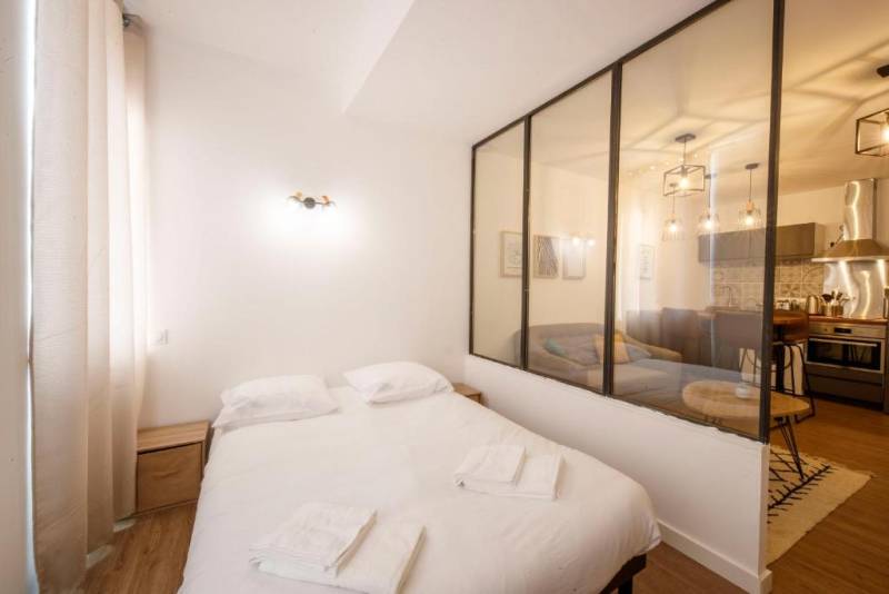 Superbe studio entièrement équipé avec terrasse situé au centre ville de Manosque