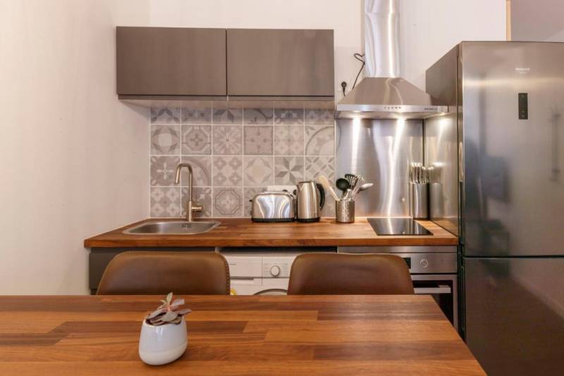 Superbe studio entièrement équipé avec terrasse situé au centre ville de Manosque