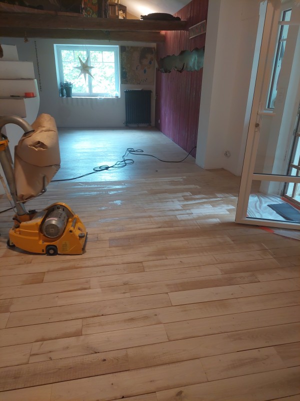 Remise en état et nettoyage d'un parquet en bois ou sol stratifié à Aix-en-Provence