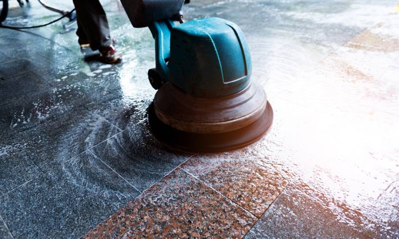 Nettoyage et décrassage en profondeur de sols à Manosque et alentours par une entreprise professionnelle