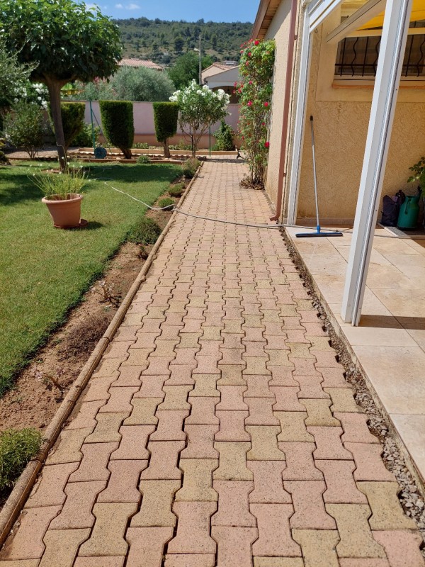 Nettoyage de terrasses (béton, carrelage, pierre naturelle, dalle, pavé) à Manosque et alentours